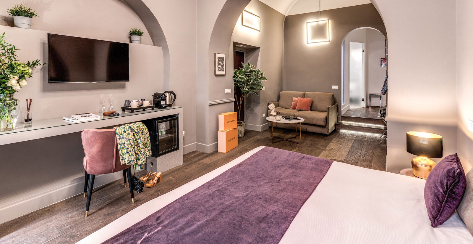 Junior Suite Room 305 24