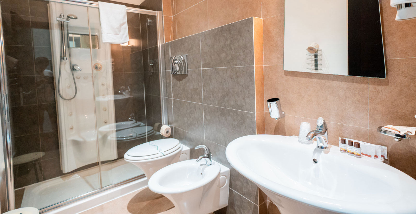 Camera Doppia 10 Camera Doppia 10