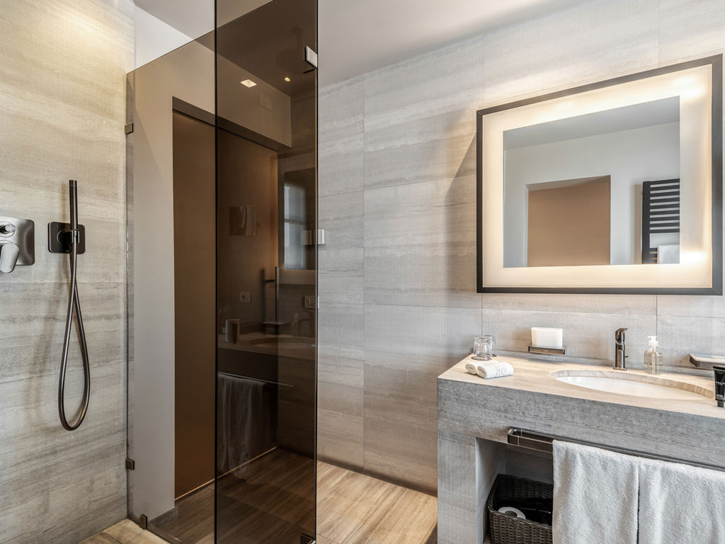 Junior Suite with Sea View and Balcony 13