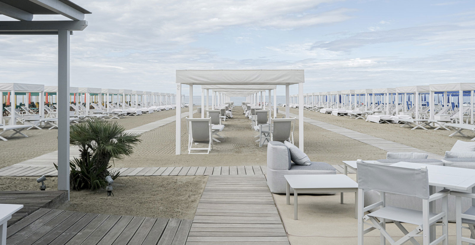 The <em>Villa</em> is a special place, designed for an exclusive and at the same time comfortable retreat. 7 The <em>Villa</em> is a special place, designed for an exclusive and at the same time comfortable retreat. 7