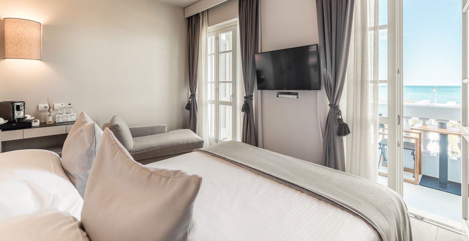 Deluxe Room with Sea View and Balcony 21 Deluxe Room with Sea View and Balcony 21