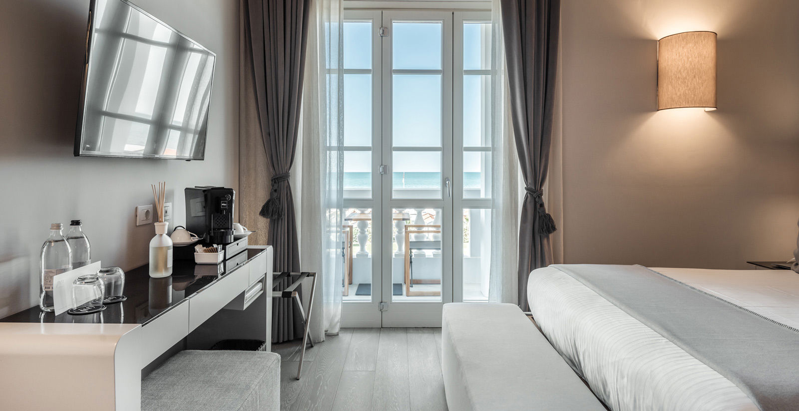 Deluxe Room with Sea View and Balcony 9 Deluxe Room with Sea View and Balcony 9