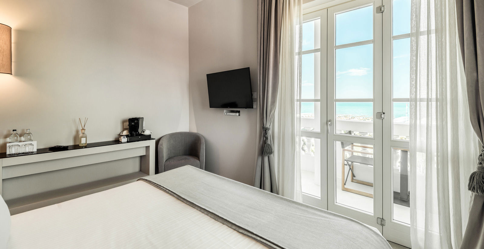 Junior Suite with Sea View and Balcony 2