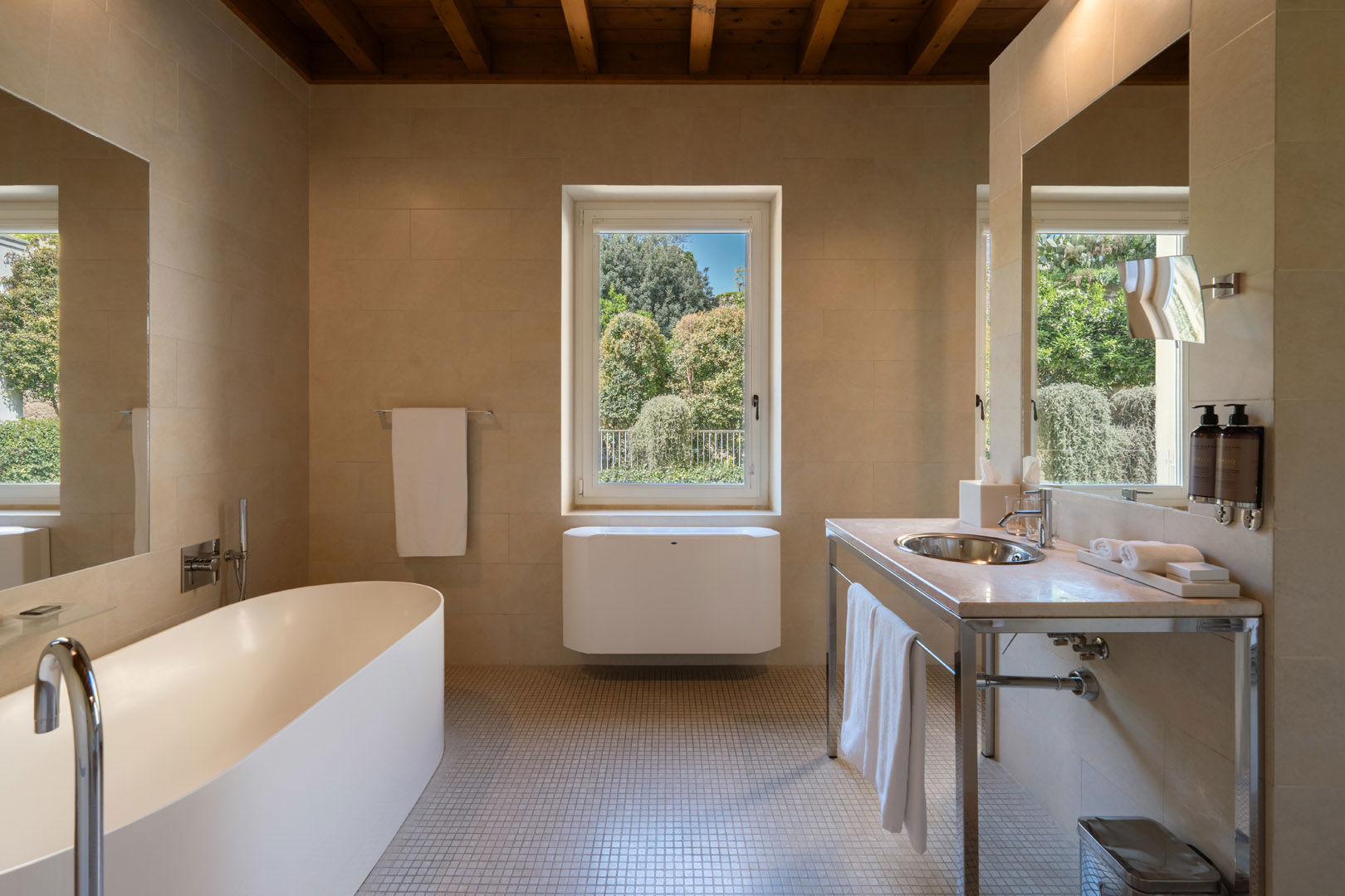 top-la-fiermontina/1920-One-Bedroom-Suite-New-Fiermontina-Luxury-Home-3-top.jpg