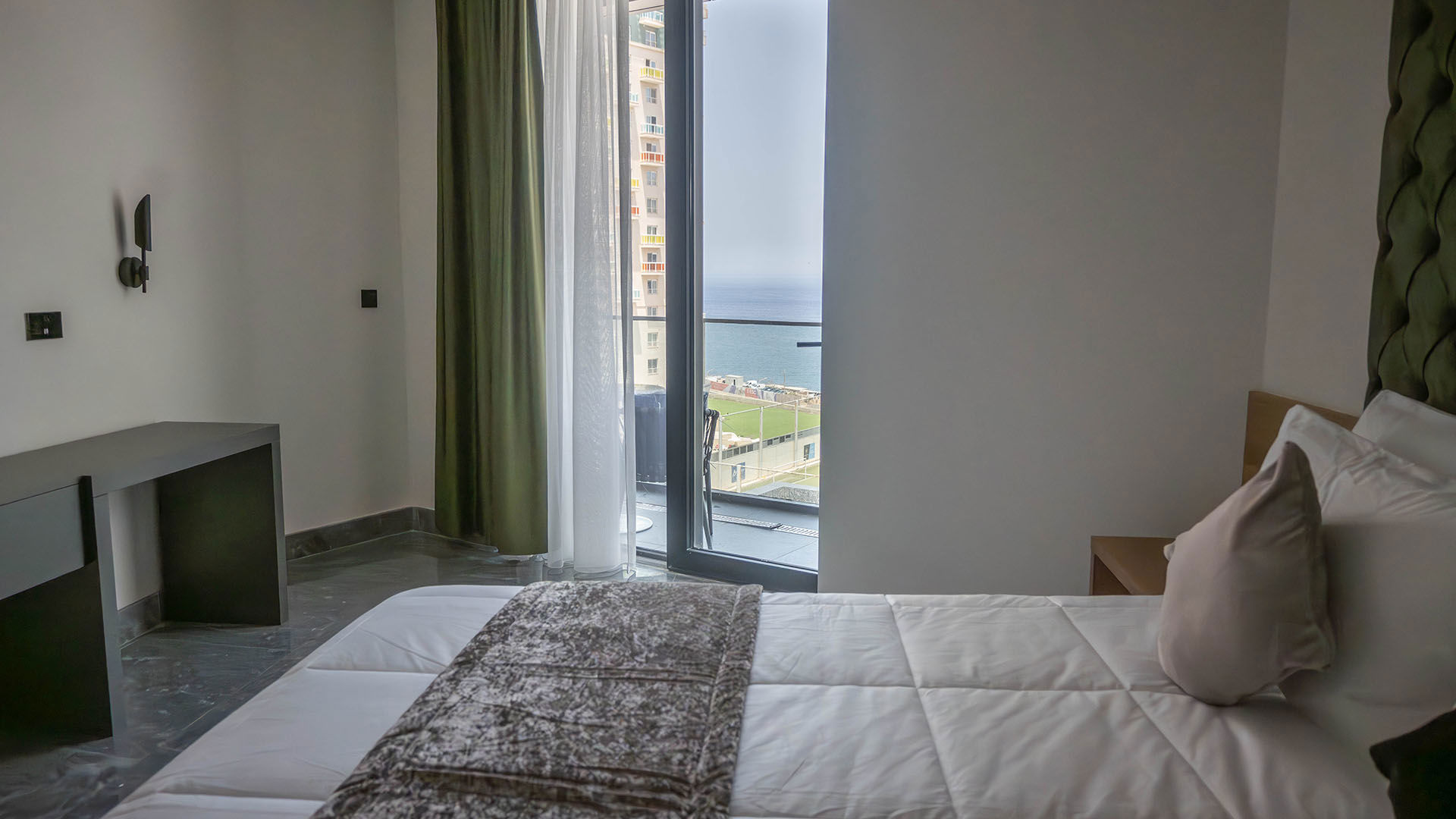 One Bedroom Suite 4 One Bedroom Suite 4