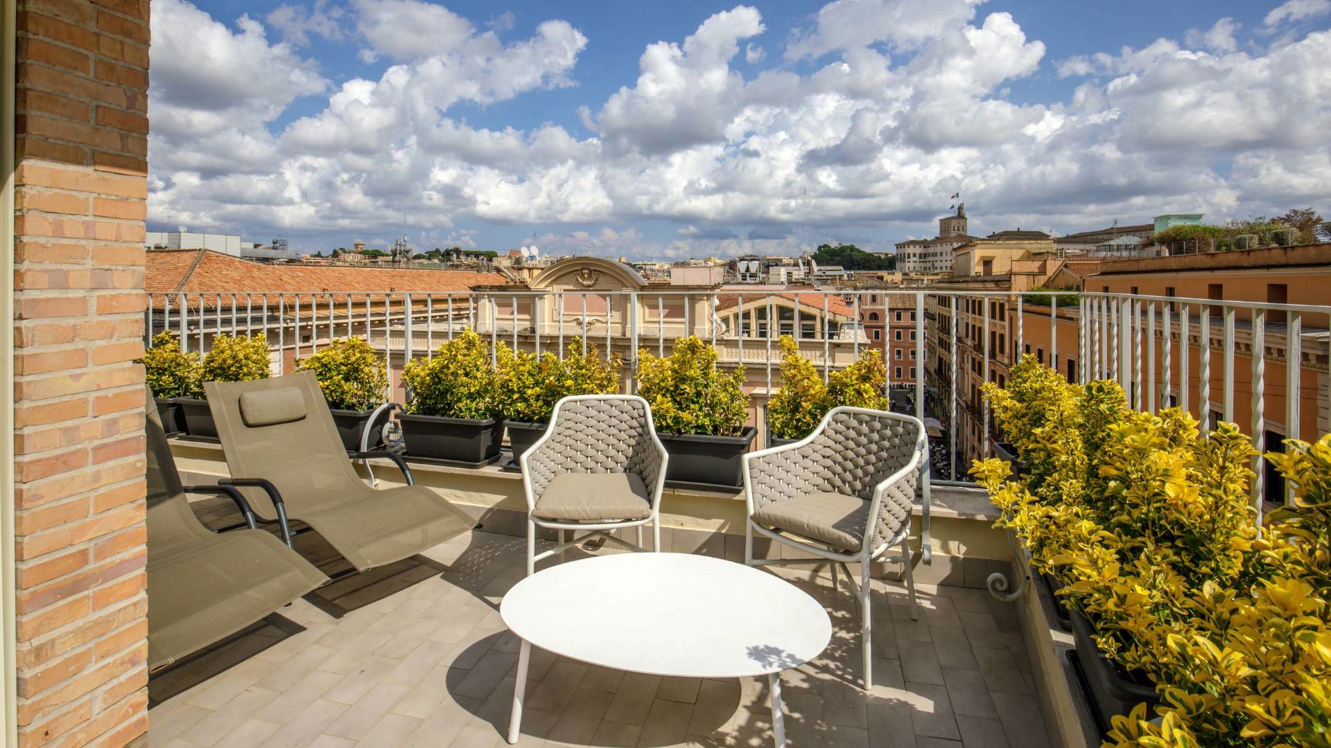 Open Suite with terrace 10