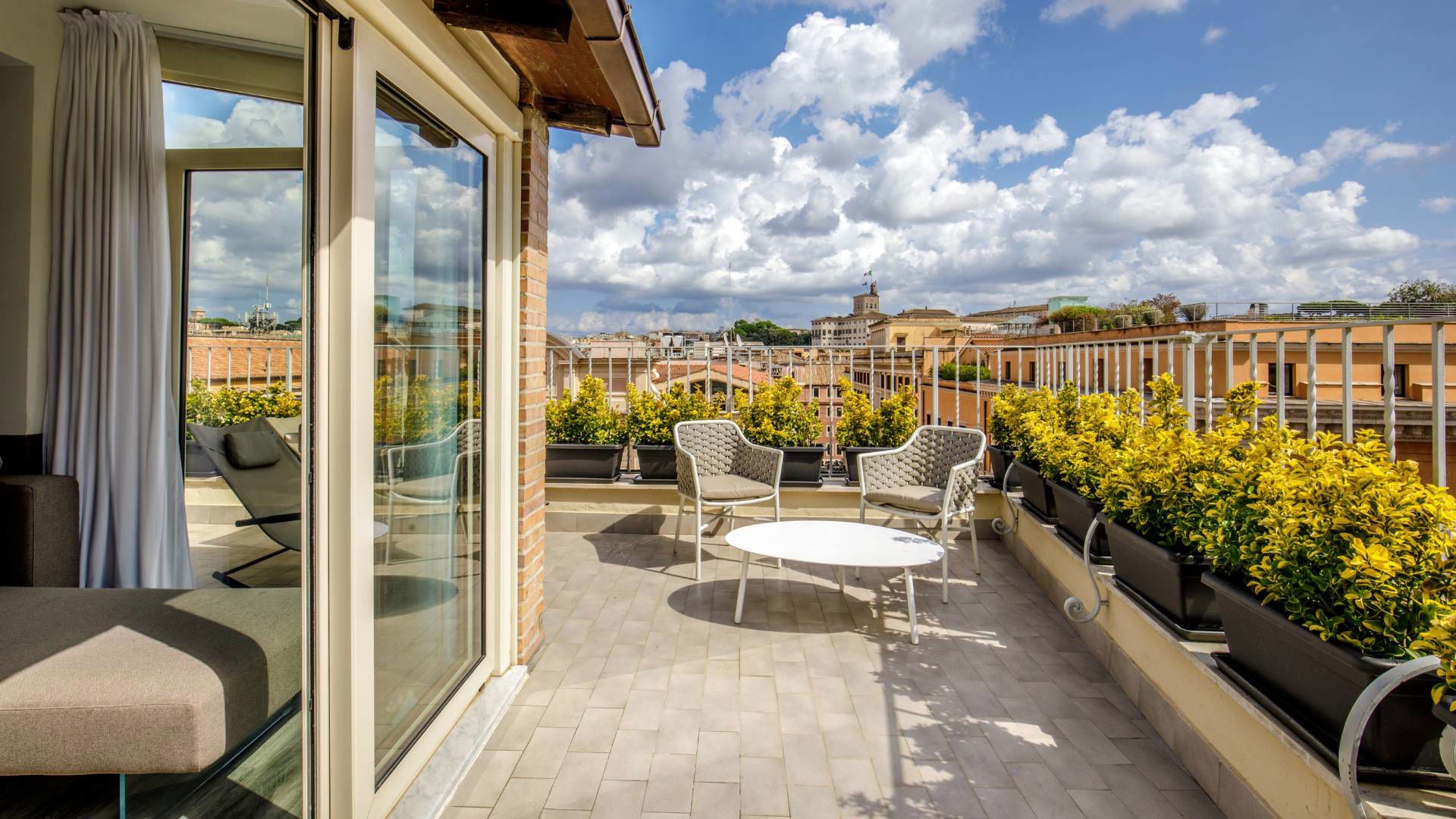 Open Suite with terrace 7