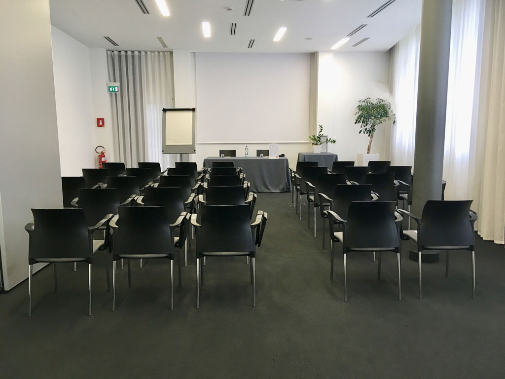 Sei sale meeting versatili, modulari e progettate per ospitare ogni tipologia di evento. 17