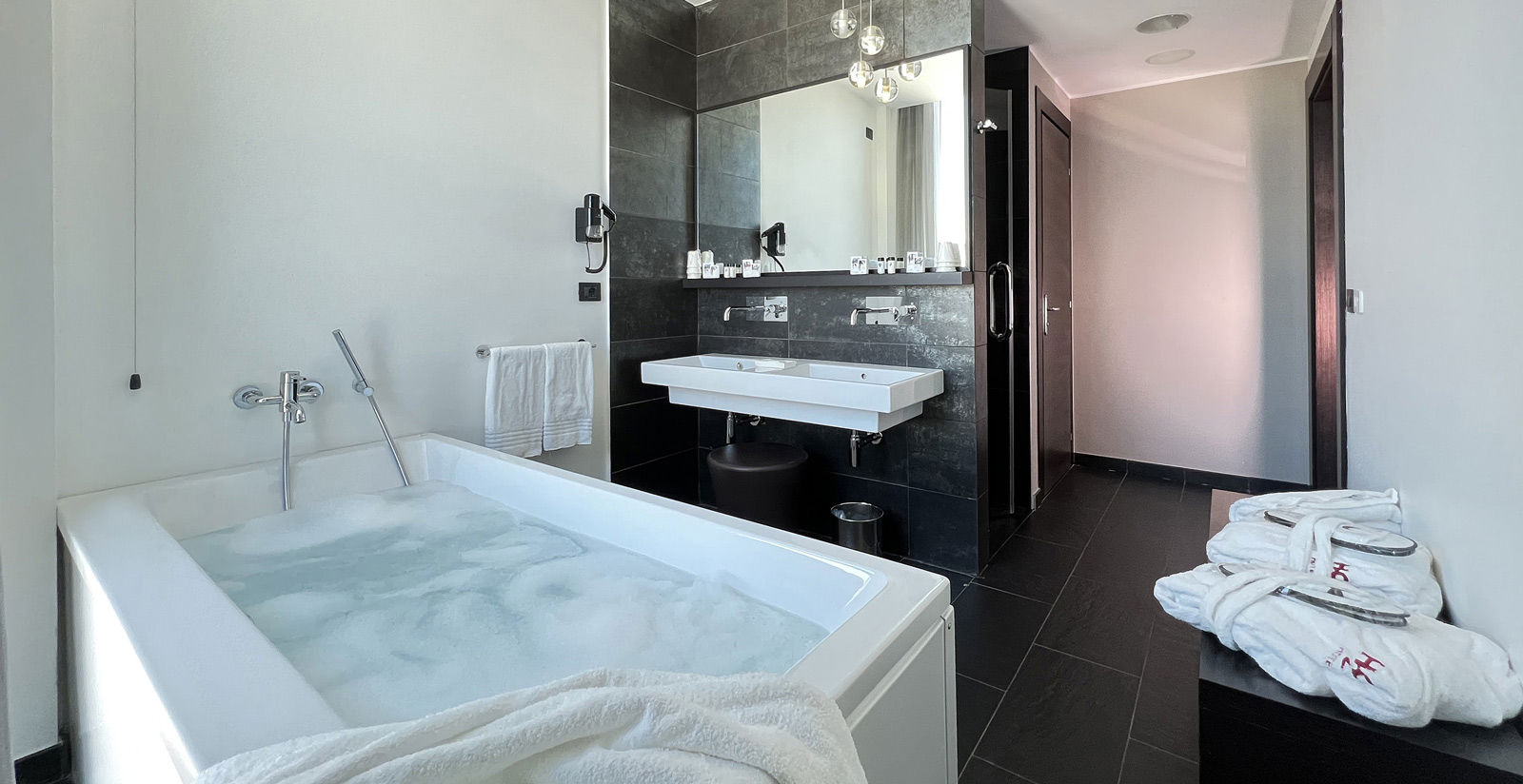 Skyline Suite 7 Skyline Suite 7