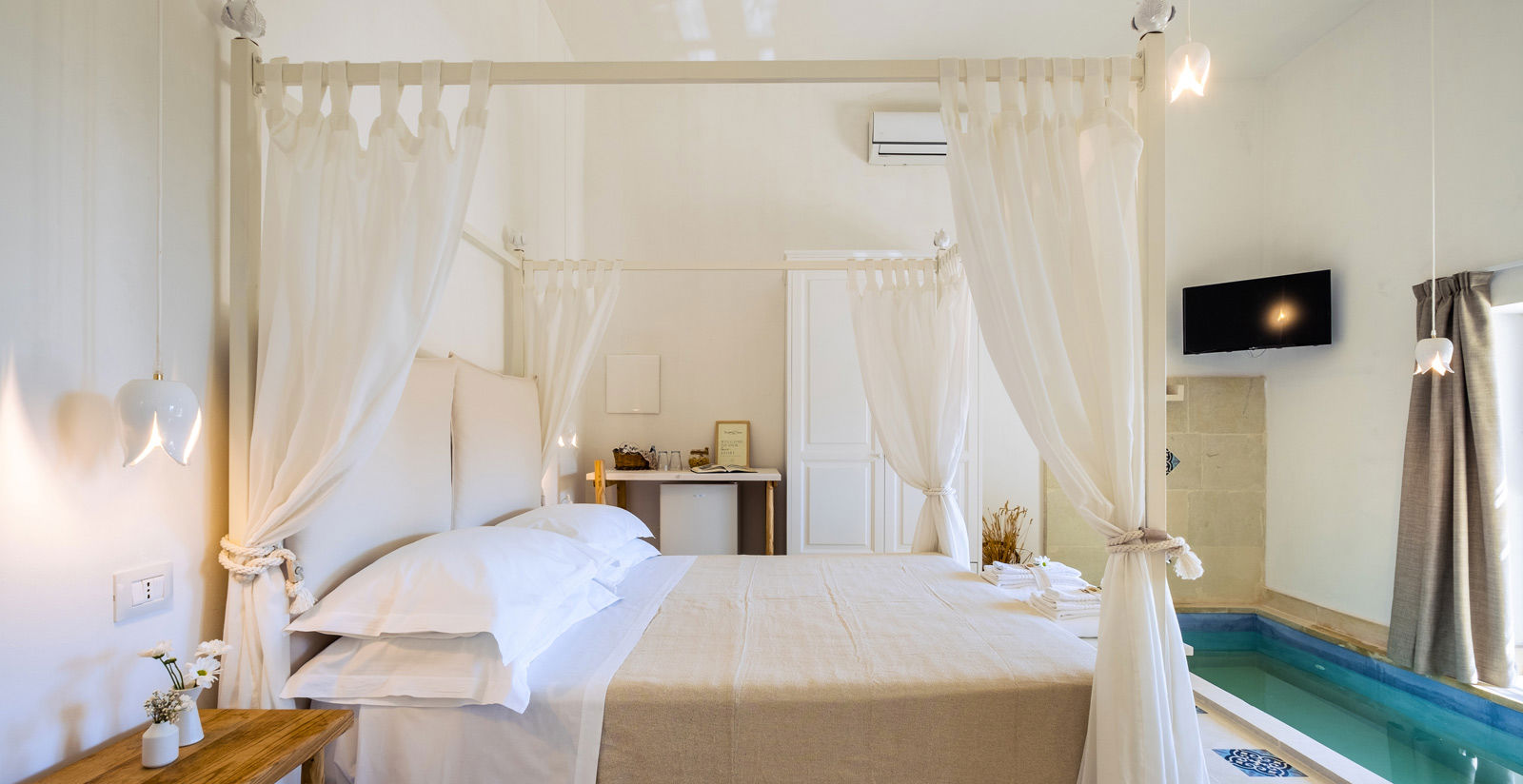 Prestige Room with indoor pool 7