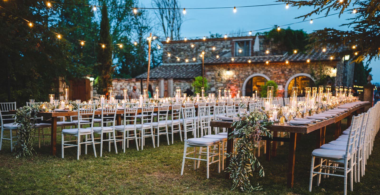 Plan your wedding in the medieval village of Laticastelli