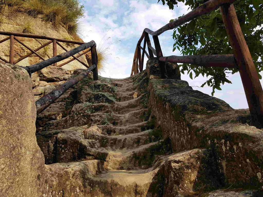 Villa Paola - DIE FELSENHÖHLEN VON ZUNGRI 2