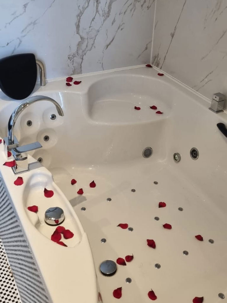 Romantic Escape Package in Luxury Suite 5 Romantic Escape Package in Luxury Suite 5