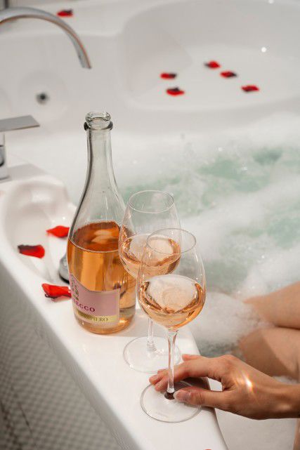 Romantic Escape Package in Luxury Suite 10