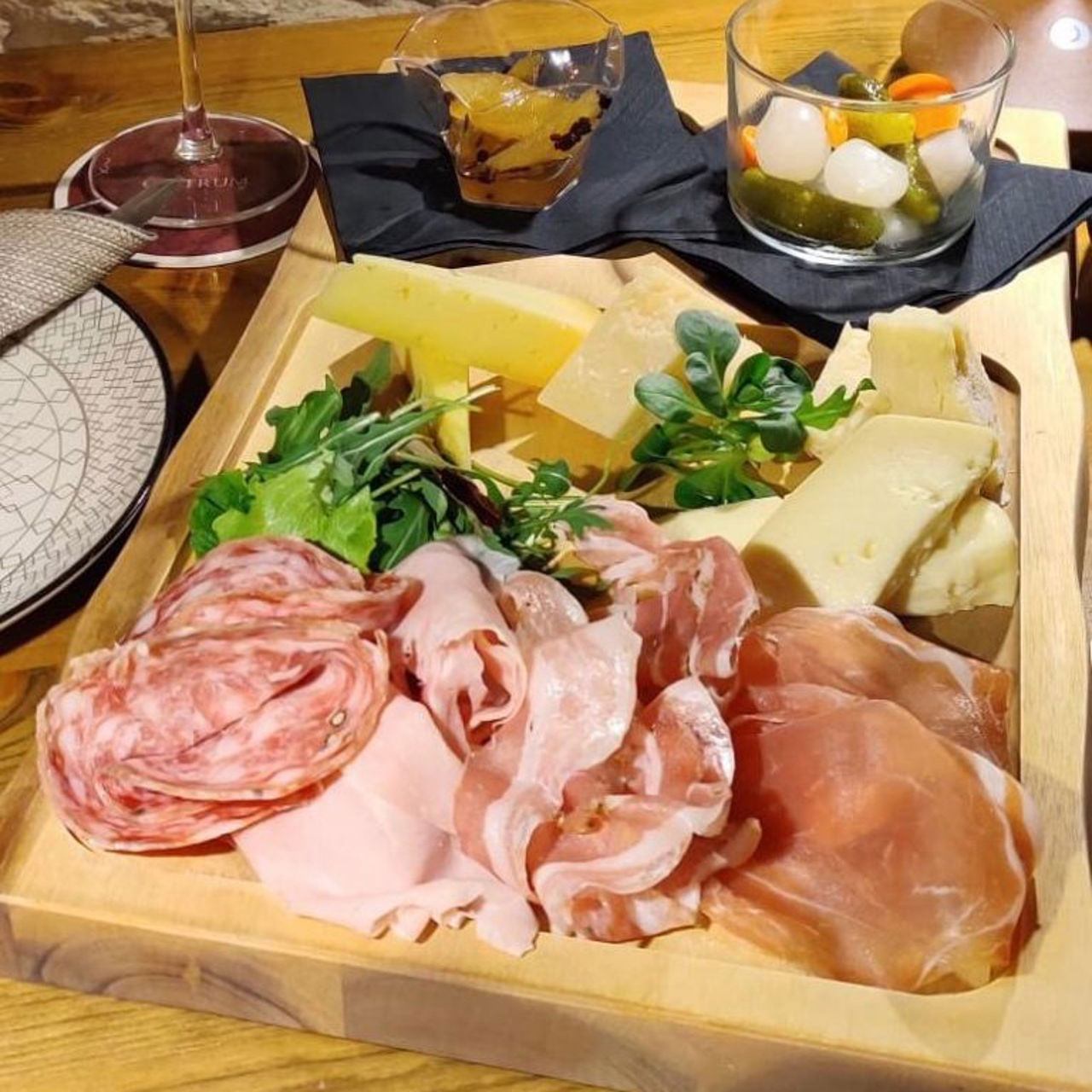Mixed cured meat & cheese platter of Castrum Wine Relais restaurant